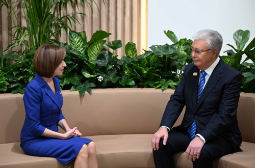 مەملەكەت باسشىسى مولدوۆا پرەزيدەنتى مايا ساندۋمەن كەزدەستى