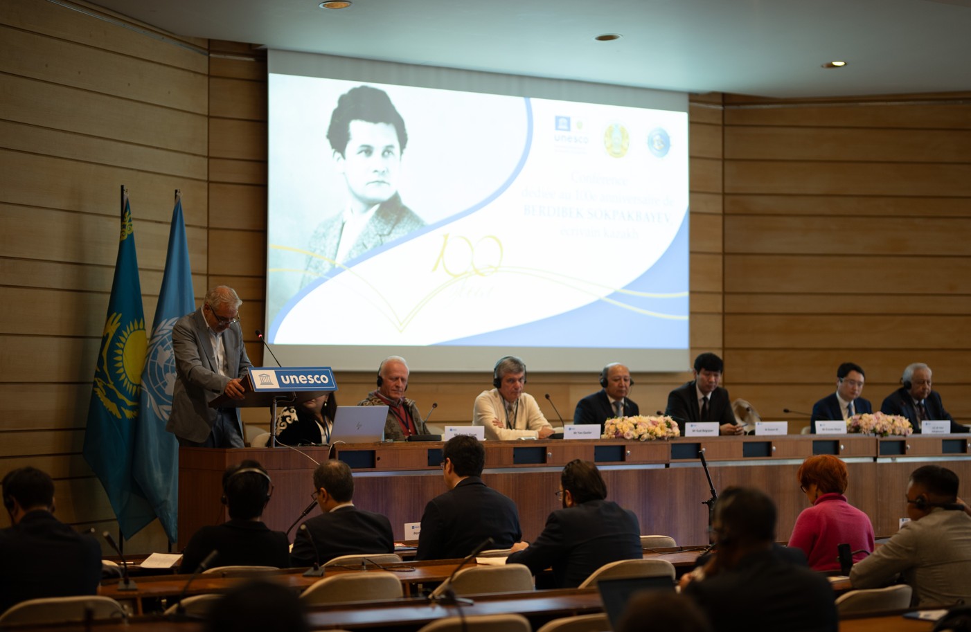 ادەبيەت استاناسى قازاق قالامگەرىنە تريۋمف قاقپاسىن اشتى