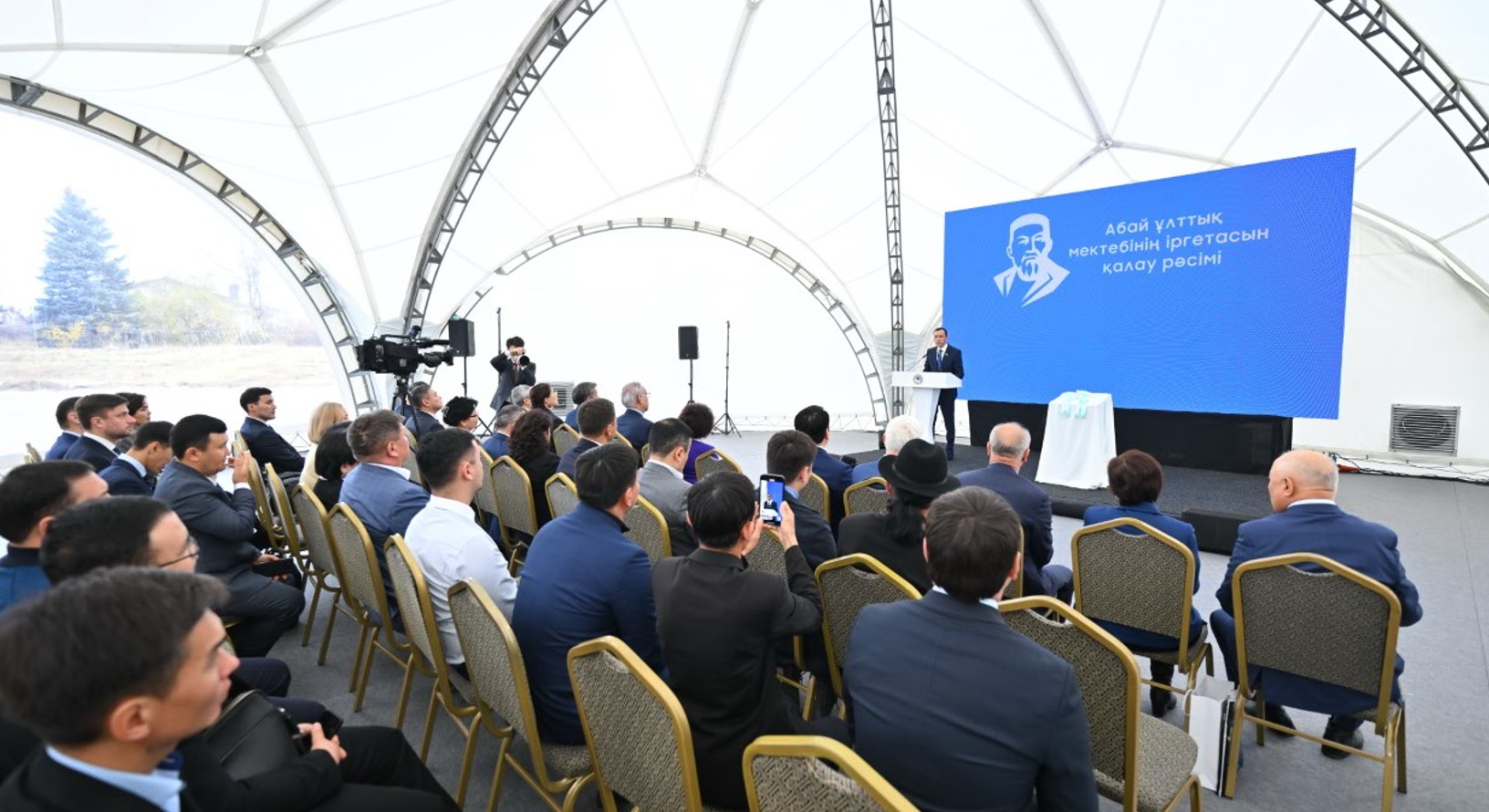 دارىندى بالالارعا ارنالعان مەكتەپ قۇرىلىسى باستالدى