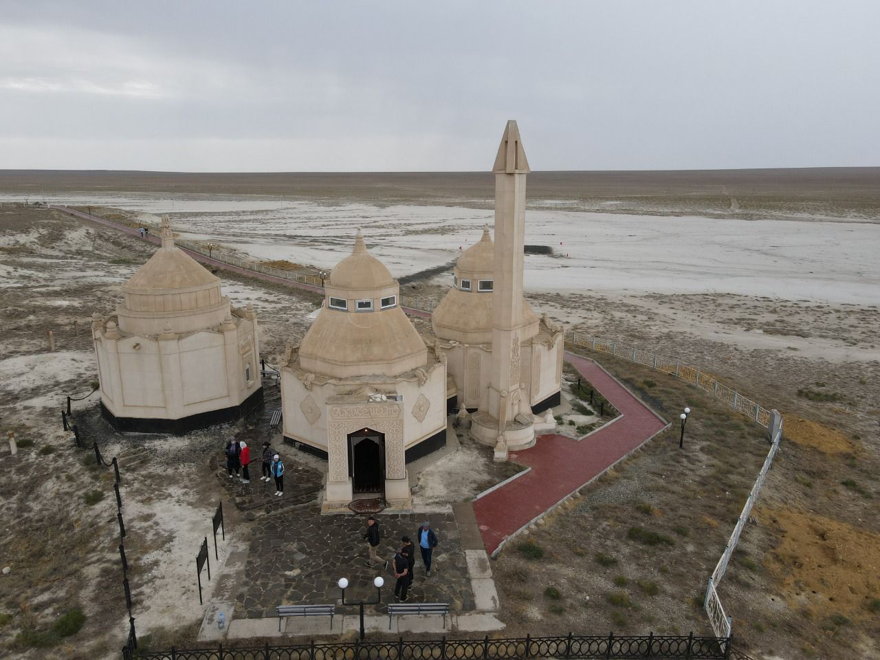 بەكەت اتانىڭ العاشقى جەراستى مەشىتى