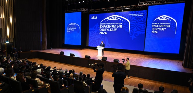 پرەزيدەنت قۇتتىقتاۋىن جەتكىزدى