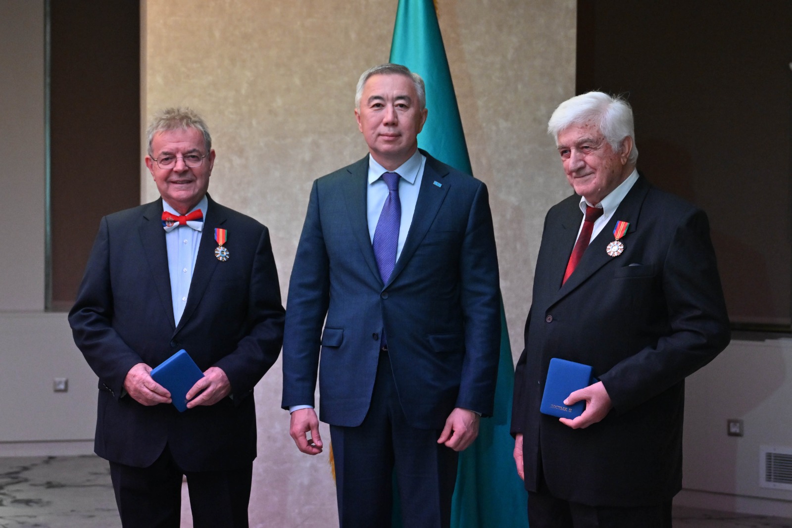 سەربيانىڭ ەكى ازاماتى «دوستىق» وردەنىمەن ماراپاتتالدى