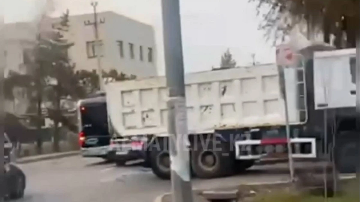 الماتىدا جۇك كولىگى اۆتوبۋسپەن سوقتىعىسقان