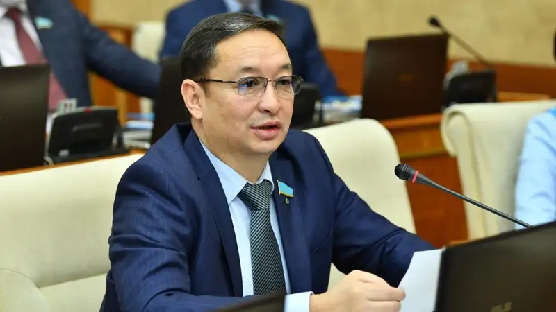 ماجىلىسمەن بارلىق رۇقسات بلانكىلەرىن دەرەۋ ەلەكتروندى فورماتقا كوشىرۋدى ۇسىندى