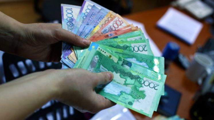 استانادا «جاسىل ايماق» جۇمىسشىلارى جالاقى الا الماي جۇرگەن