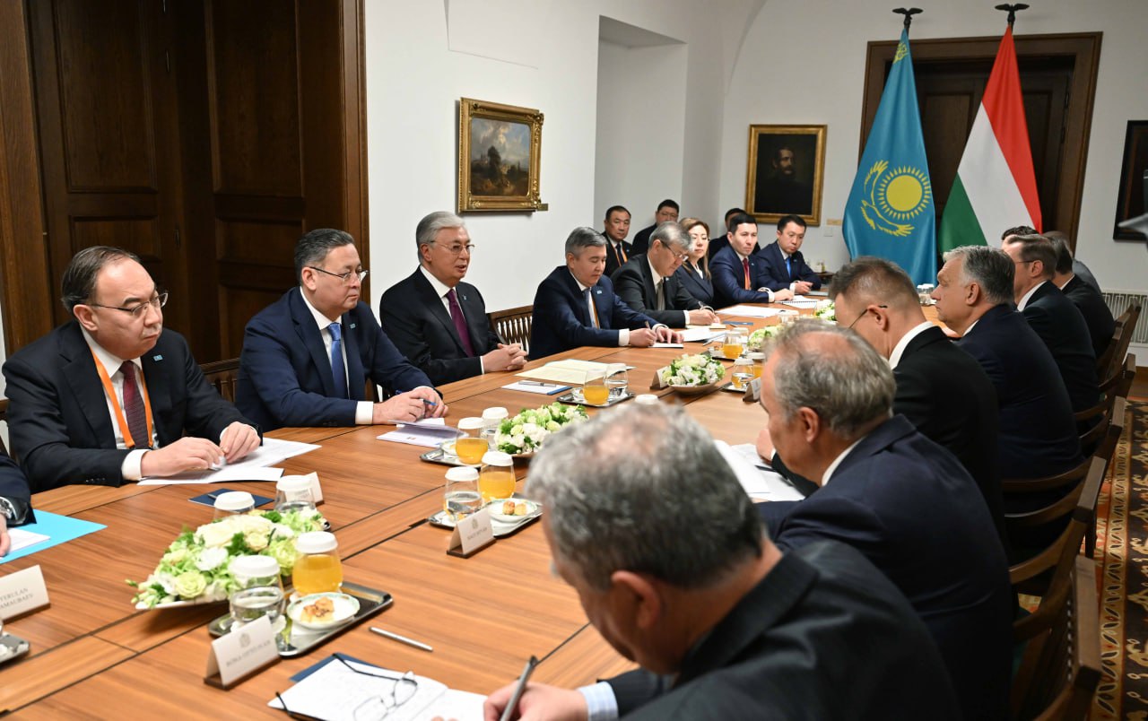 قاسىم-جومارت توقاەۆ پەن ۆيكتور وربان كەڭەيتىلگەن قۇرامدا كەلىسسوز جۇرگىزدى