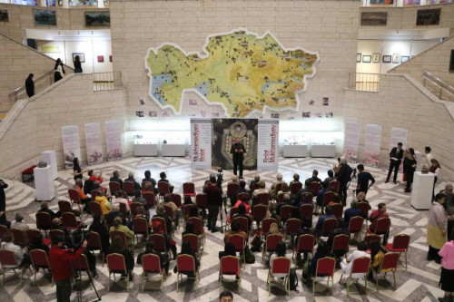 سۋرەتشى بولات مۇحامەديەۆتىڭ «ۋاقىت رەزونانسى» اتتى جەكە كورمەسى اشىلدى