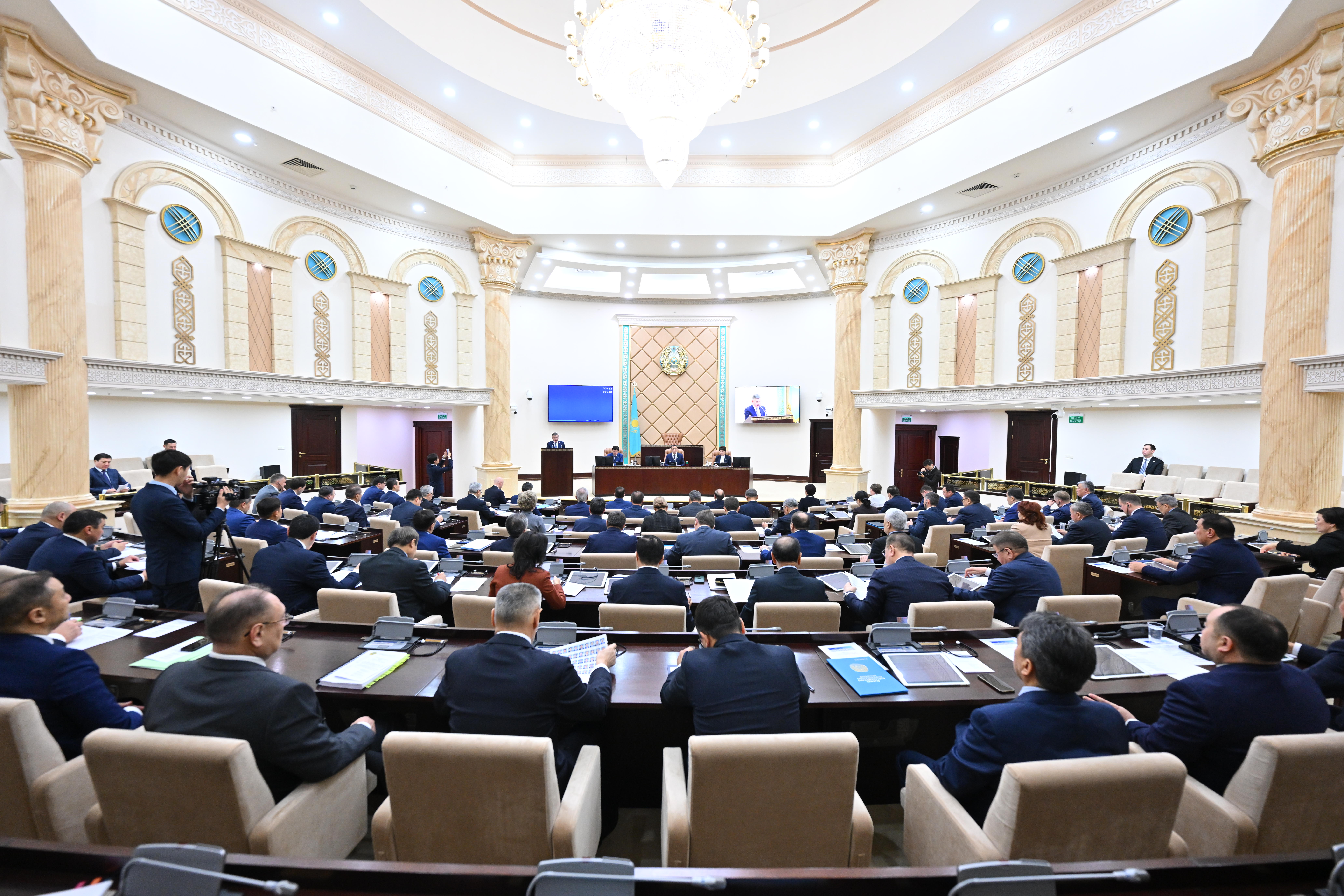 سەناتورلار وڭىرلەردى دامىتۋعا ارنالعان قاراجاتتى ارتتىرۋدى ۇسىندى