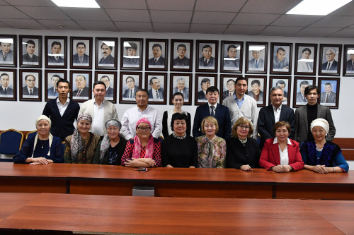 قازىنالى قاريالار رەداكتسيادا قوناقتا