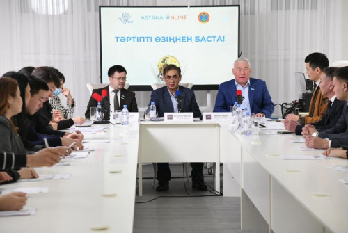 زاڭ جانە ءتارتىپ: ەلوردا جاستارىنا كاسىبي-قۇقىقتىق كەڭەس بەرىلدى