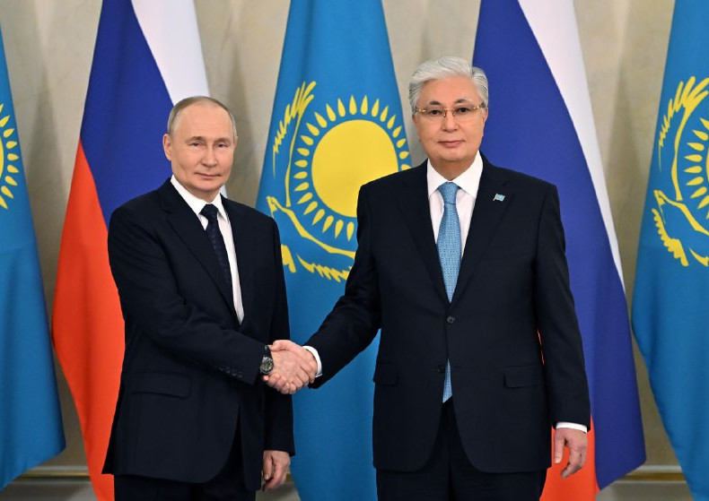 قاسىم-جومارت توقاەۆ پەن ۆلاديمير پۋتين كەلىسسوز جۇرگىزدى