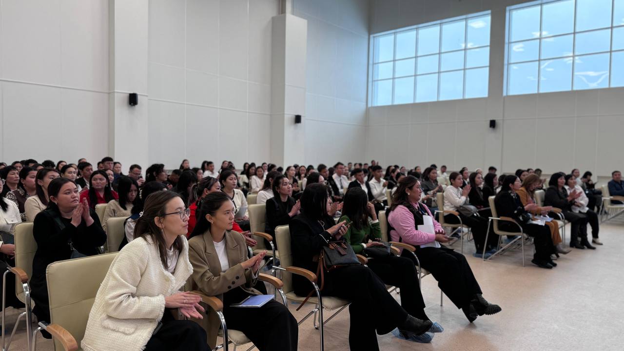 جاس مۇعالىمدەر جيىنى