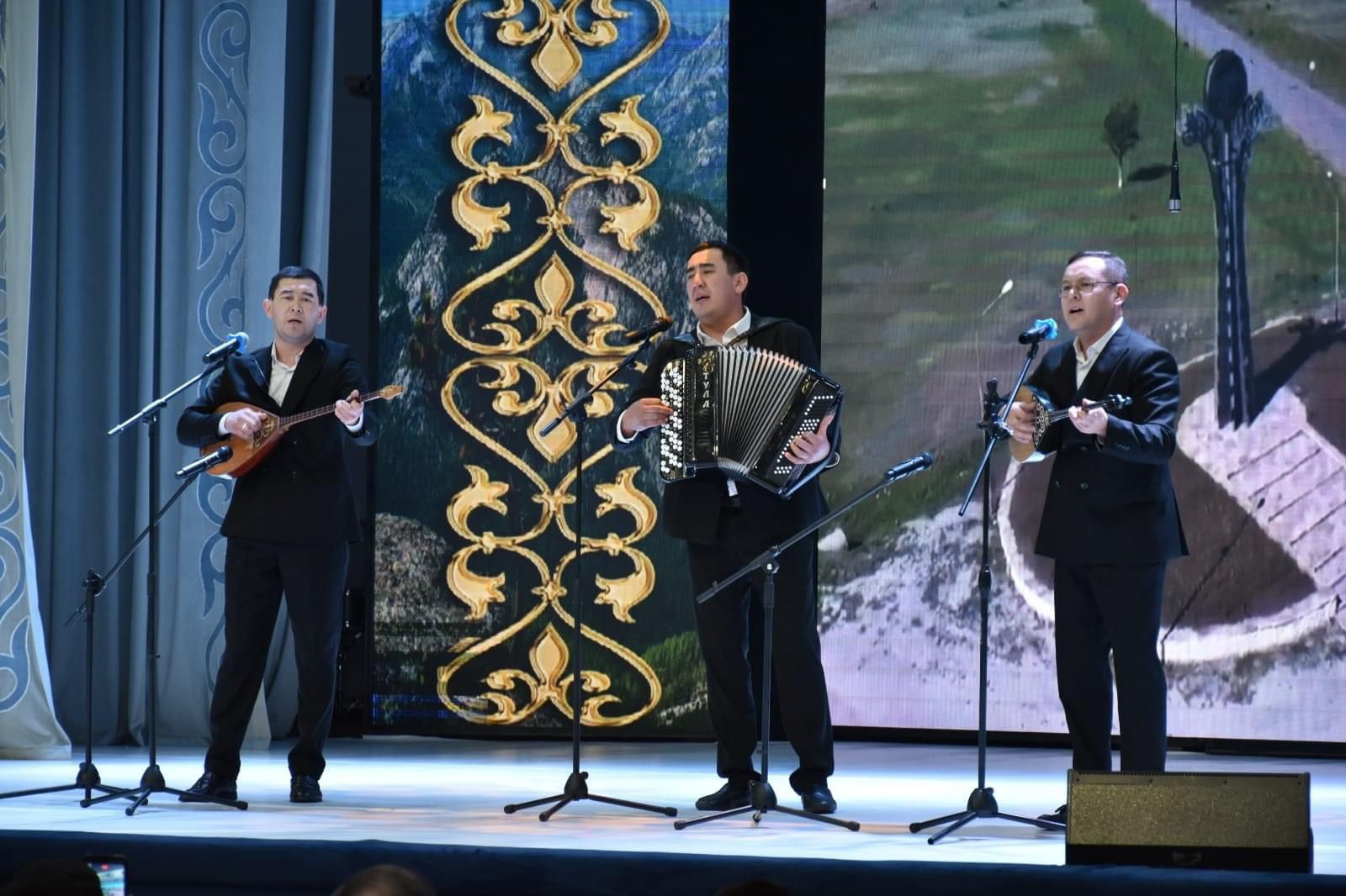 «اتىڭنان اينالايىن, قار­قارالى!»