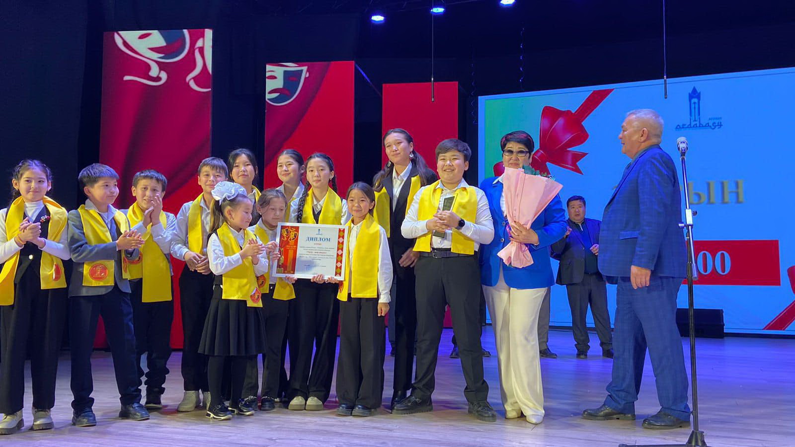 حالىق تەاترلارىنىڭ ونەر سايىسى