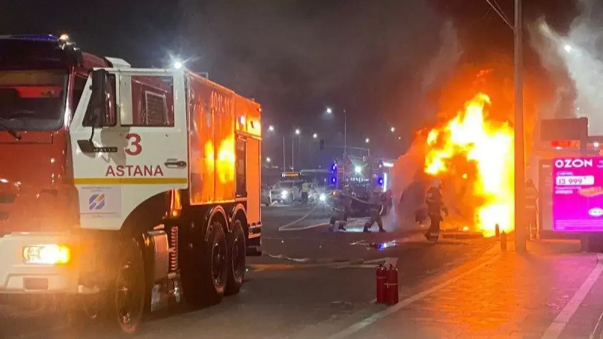 استانادا جولاۋشىلار اۆتوبۋسى ورتەندى