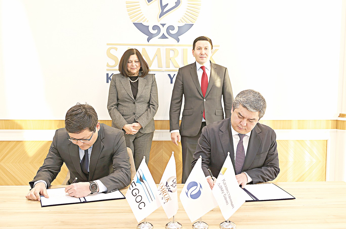 حالىقارالىق قارجى ينستيتۋتتارى «سامۇرىق-قازىنانىڭ» ساتىپ الۋ جۇيەسىنە سەنىم ءبىلدىردى