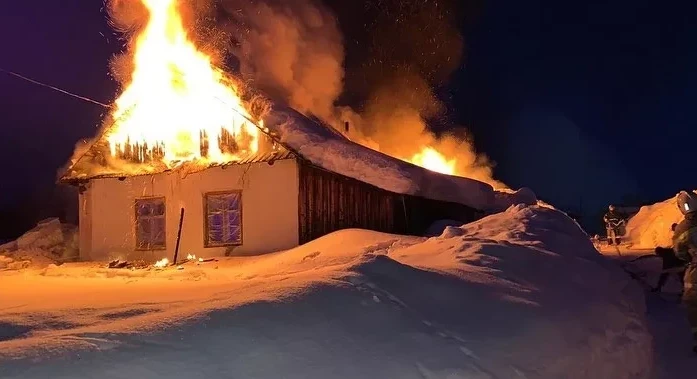 پەتروپاۆلدا ورتەنىپ جاتقان ۇيدەن 2 ادام قۇتقارىلدى