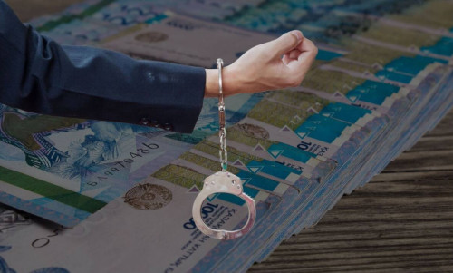 قاراعاندىدا كۇدىكتى 14 ملن تەڭگە ۇرلاپ, قۇمار ويىنعا جۇمساعان