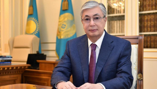 مەملەكەت باسشىسى: «جازۋشىلار وداعى – رۋحانياتىمىزدىڭ التىن دىڭگەگى»