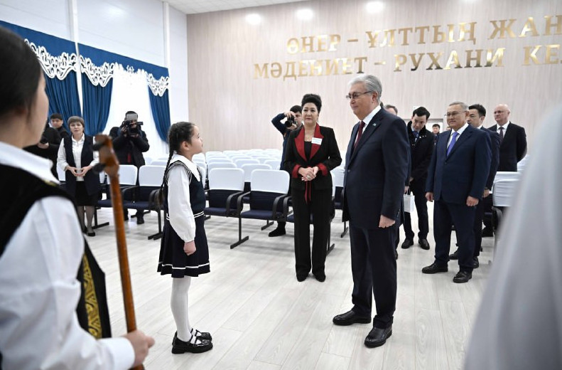 مەملەكەت باسشىسى قاراتال اۋدانىنداعى الەۋمەتتىك نىساندارمەن تانىستى