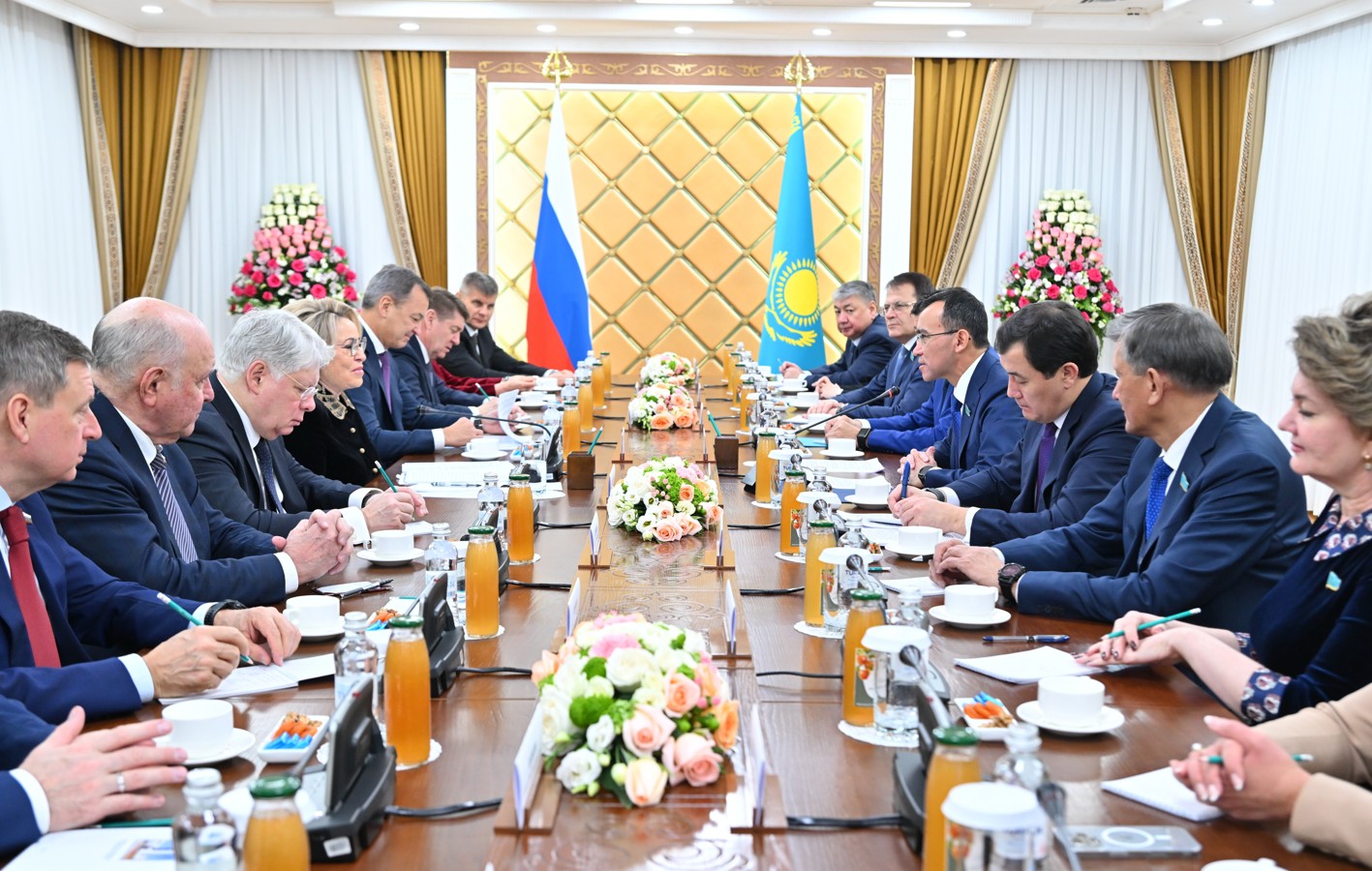 پارلامەنتارالىق بايلانىس جاندانا تۇسەدى