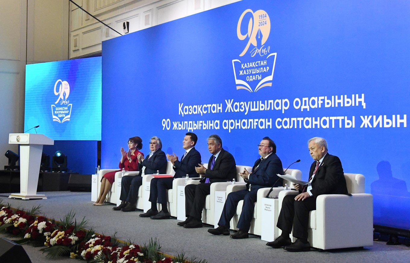 ۇلت رۋحانياتىنىڭ التىن دىڭگەگى