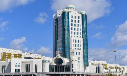 سەنات توراعاسى باس باسىلىمدى 105 جىلدىق مەرەيتويىمەن قۇتتىقتادى