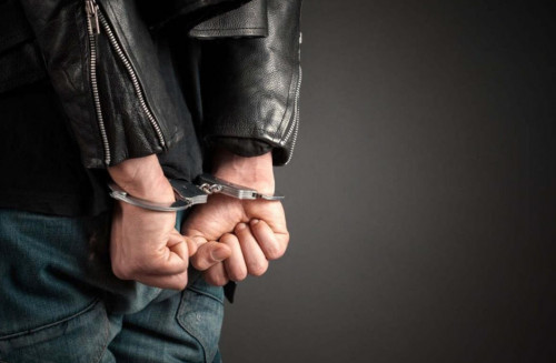 قىلمىسقا قاتىستى ايعاقتاردى ۇرلاعان پوليتسەي سوتتالدى