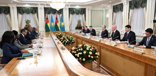 قازاقستان مەن گۆينەيا-بيساۋ پرەزيدەنتتەرى كەڭەيتىلگەن قۇرامدا كەلىسسوز جۇرگىزدى