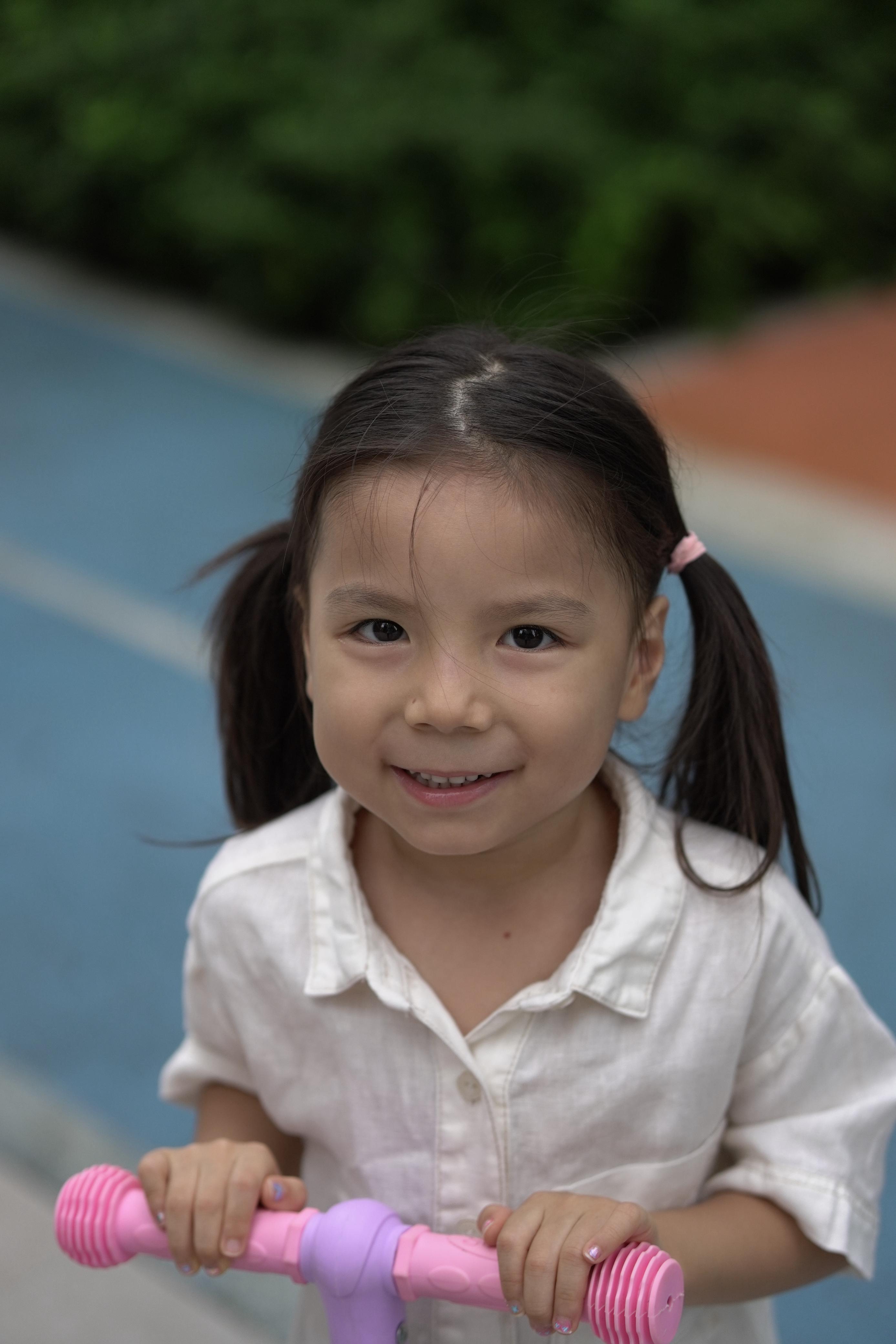 عالام عاجاپتارى: كىشكەنتاي پوليگلوت