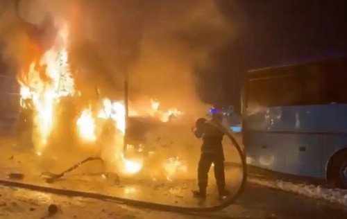 قاراعاندىدا اۆتوبۋس ورتەنىپ كەتكەن