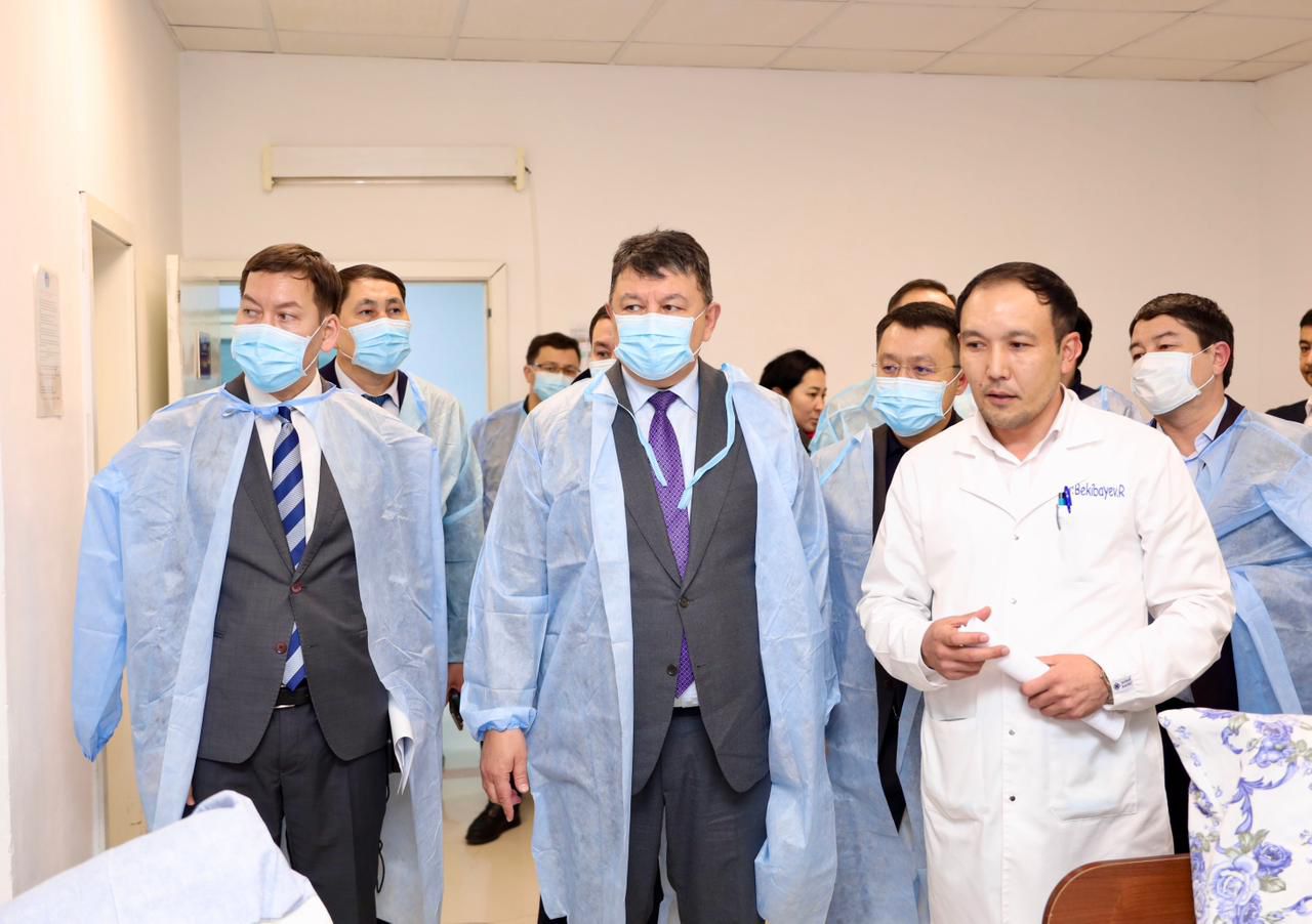 قانات بوزىمباەۆ ۇشاق اپاتىنان زارداپ شەككەن جولاۋشىلارعا باردى