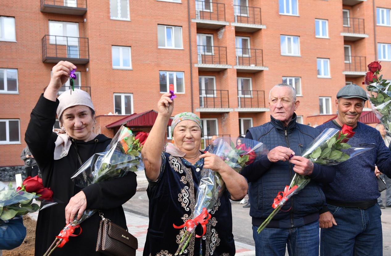 تاسقىندى كوپ بولىپ ەڭسەردىك