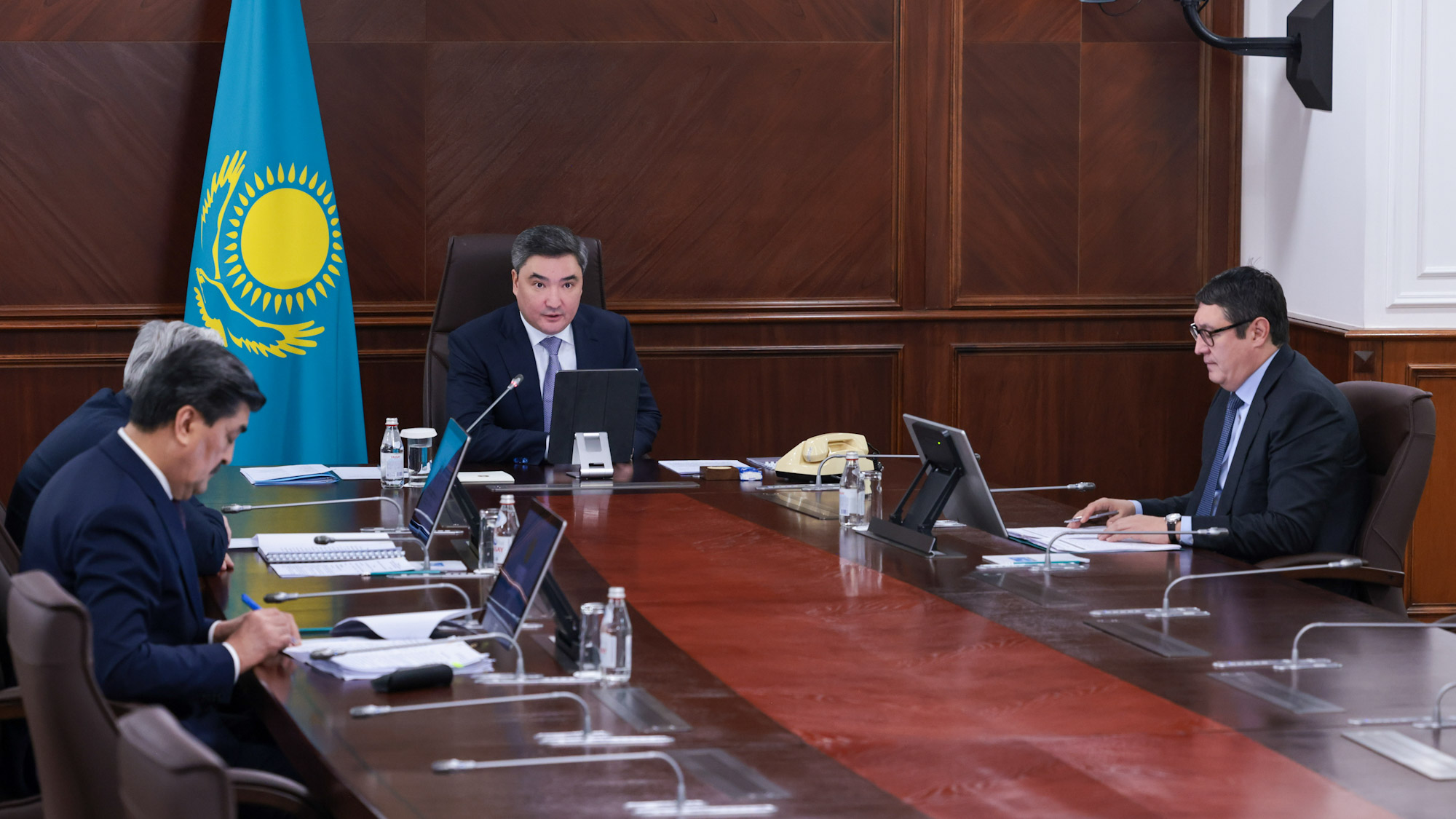 ۇكىمەتتە «جاسىل ەكونوميكاعا» كوشۋ جونىندەگى كەڭەس وتىرىسى ءوتتى