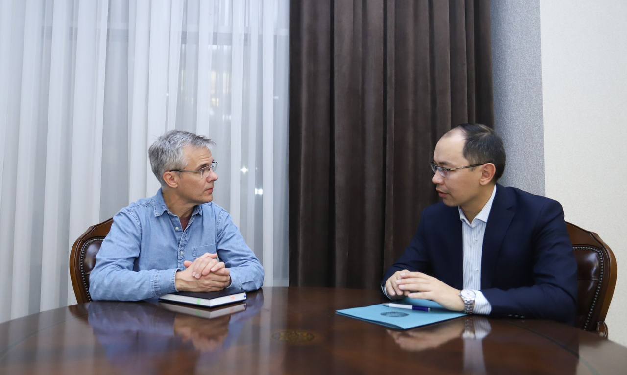 اقتاۋداعى ۇشاق اپاتى: يكاو-نىڭ ارنايى تەرگەۋشىسى قازاقستانعا كەلدى