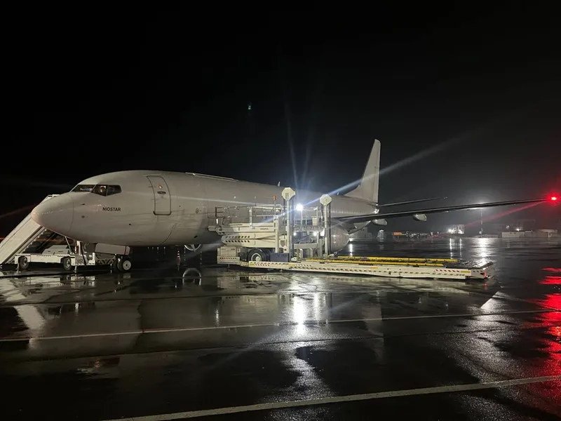 اقتاۋداعى ۇشاق اپاتى: كوز جۇمعان ازەربايجان ازاماتتارىنىڭ ءمايىتى وتانىنا جونەلتىلدى