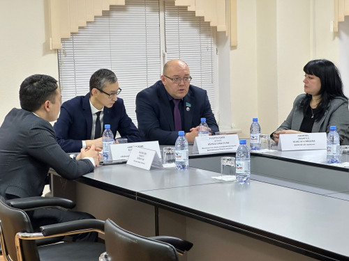 «جايىقتەپلوەنەرگو» اق قىزمەتكەرلەرى دەپۋتاتتاردان جاس مامانداردى قولداۋدى سۇرادى