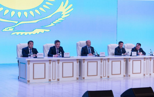 پرەمەر-مينيستر تۇركىستان وبلىسىنىڭ جاڭا اكىمىن تانىستىردى