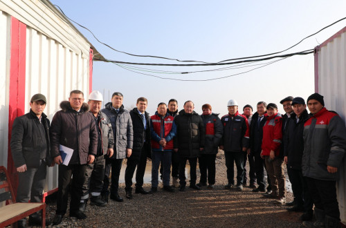 سەناتورلار وڭىرلەردى ارالاپ ءجۇر