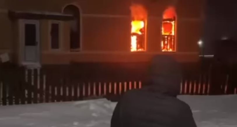 قاراعاندى ​​وبلىسىندا مەشىت ورتەنىپ كەتكەن