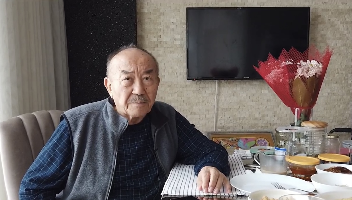 بەلگىلى بيىك كوكسەڭگىر قۇلادى