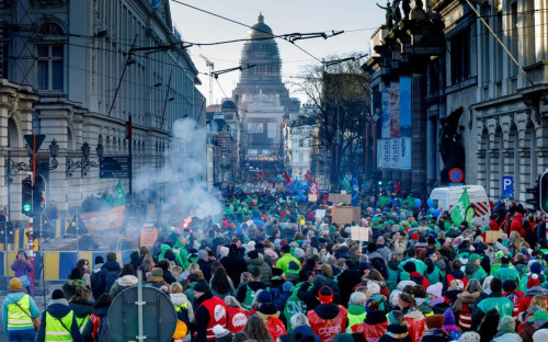 بەلگيادا جالپىۇلتتىق ەرەۋىل بولىپ جاتىر