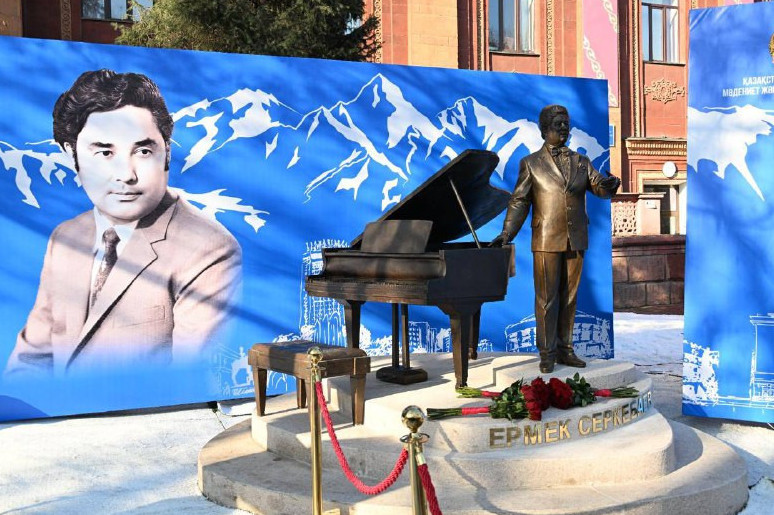 الماتىدا ەرمەك سەركەباەۆتىڭ ەسكەرتكىشى اشىلدى