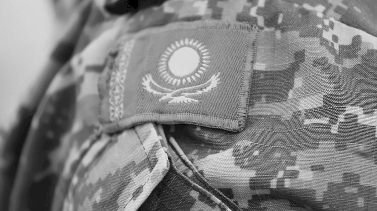 «جۇرەگىنە وق اتقان». 18 جاستاعى سارباز اسكەردە كوز جۇمدى