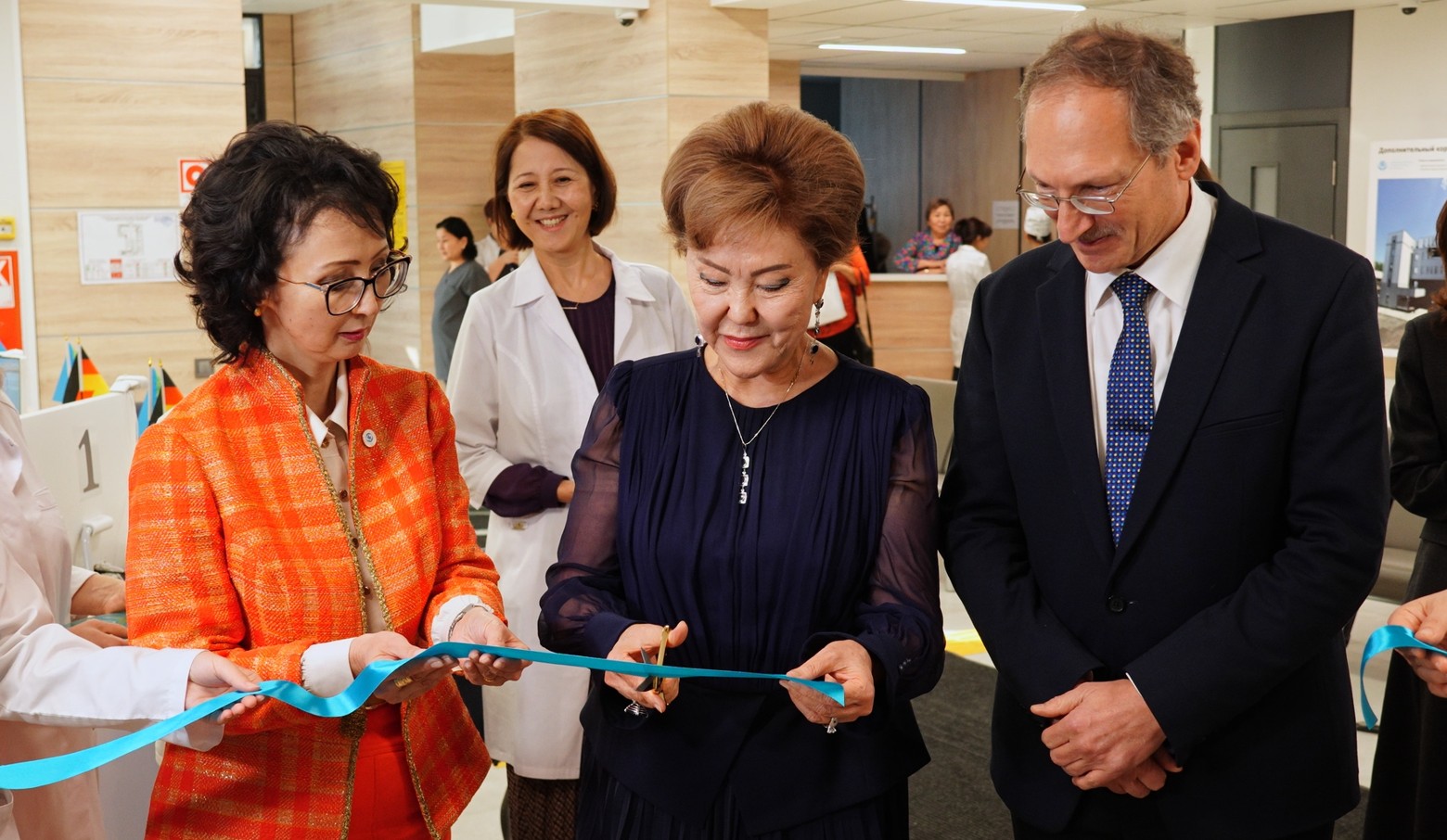 سۋقاراڭعىلىق ەمدەلەدى: الماتىدا قازاق-نەمىس گلاۋكوما ورتالىعى اشىلدى