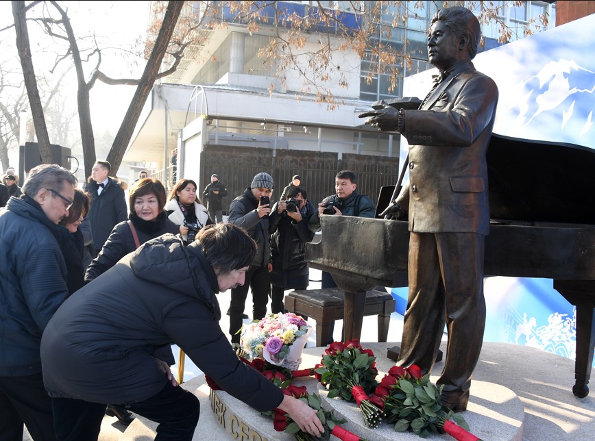 ونەر قايراتكەرىنە قۇرمەت