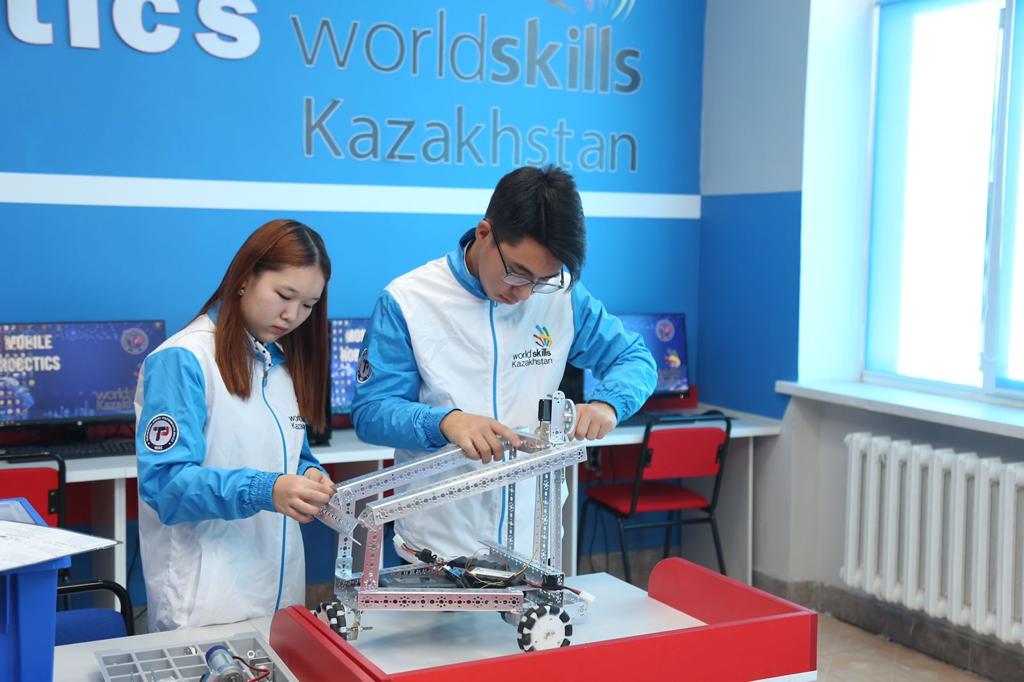 تەحنيكالىق ماماندىقتارمەن تولىعادى