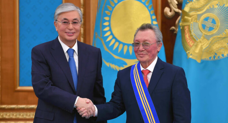 پرەزيدەنت باس باسىلىمداعى سۇحباتقا وراي تولەن ابدىككە جەدەلحات جولدادى