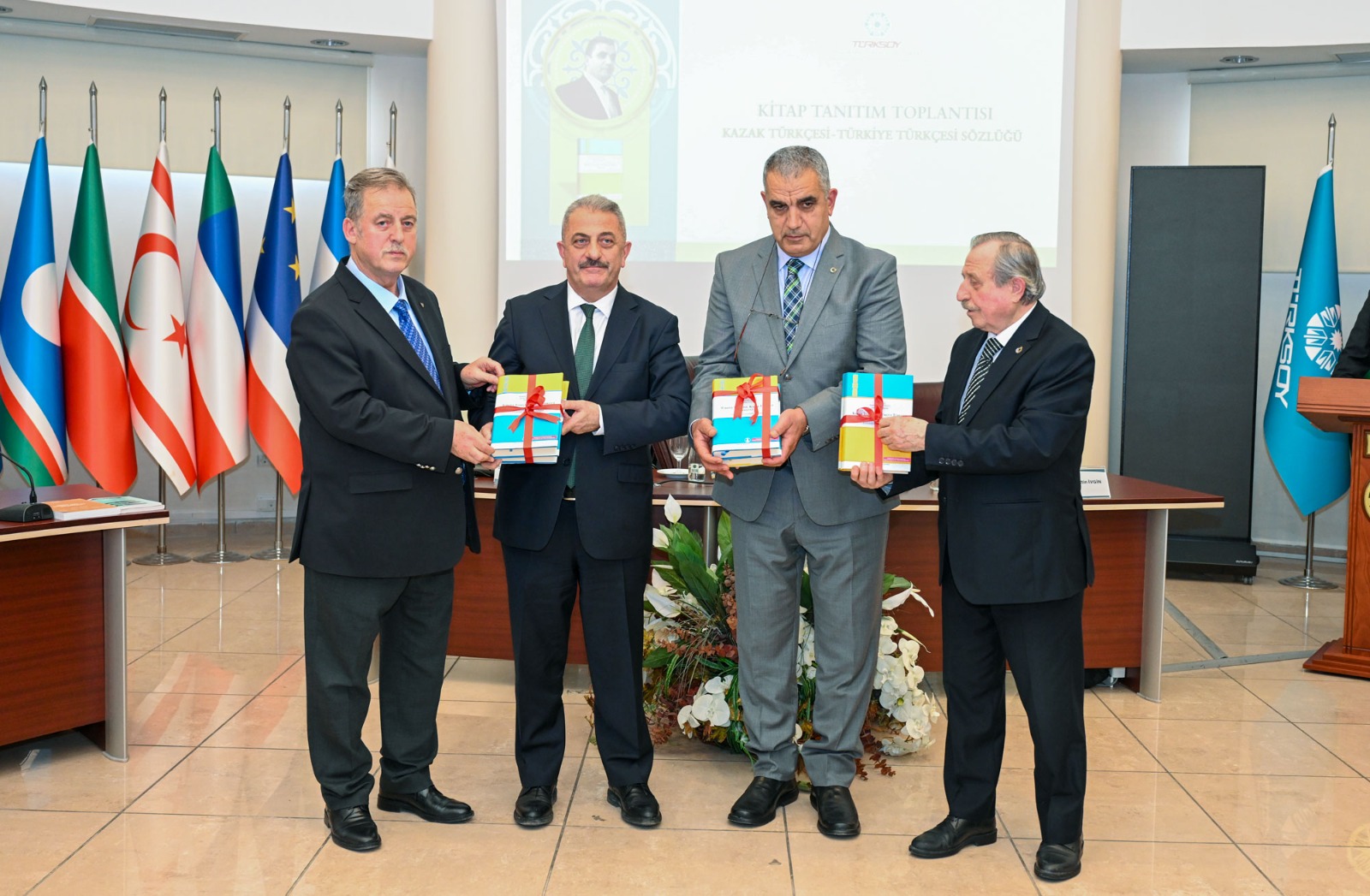 قازاق-تۇرىك تىلدەرىنىڭ كەشەندى سوزدىگى جارىق كوردى