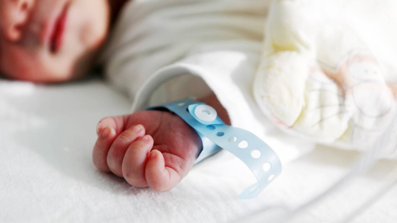 اقتوبەدەگى پەرزەنتحانادا جاڭا تۋعان نارەستەنى ساتىپ جىبەرگەن